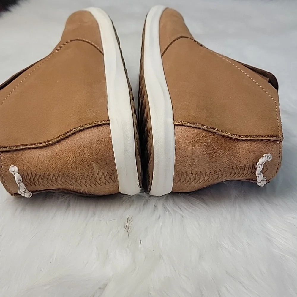 OLUKAI Hawai‘iloa Manu Hope Fox Nubuck Leather Slip On Boho Ankle Bootie Boots 8
